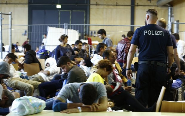 Започна се! Германия и Австрия ще пропускат бежанците като стада само през 5 пункта 