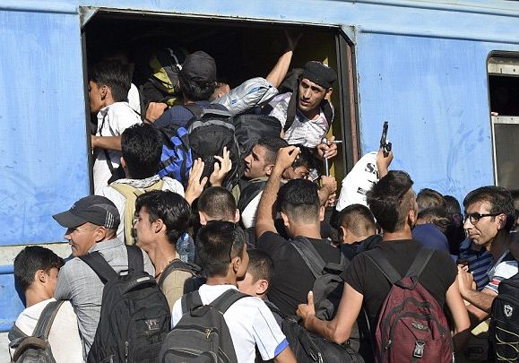 Дойче веле: Печели ли Македония от мъката на бежанците?