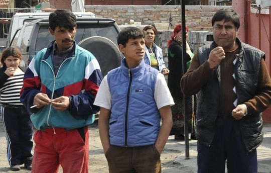 Ромски фамилии под строй пред избирателните урни в Камено 