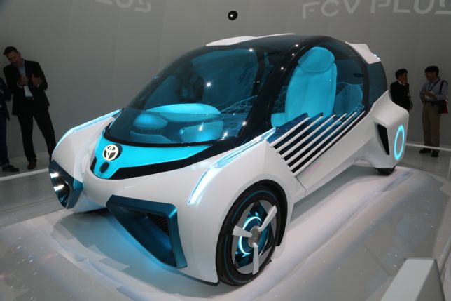 Тойота с водородна компактна кола (СНИМКИ/ВИДЕО)