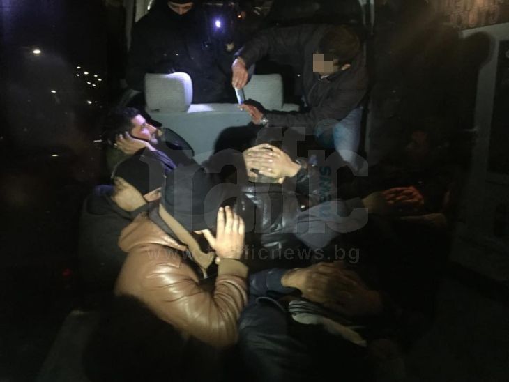 20 нелегални са арестувани при акцията на МВР и ДАНС в &quot;Столипиново&quot; (СНИМКИ)