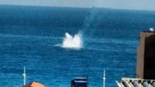 Нова авиотрагедия: Самолет падна в океана по време на шоу, пилотът загина (ВИДЕО)  