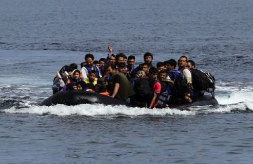 Нов бежански ужас! 20 деца се удавиха при потъването на лодка край Лесбос