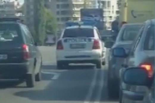 Патрулка гази законите в София (ВИДЕО)