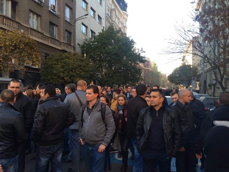 Центърът на София е затапен! Стотици униформени са на улицата, бройката им нараства! (СНИМКИ)