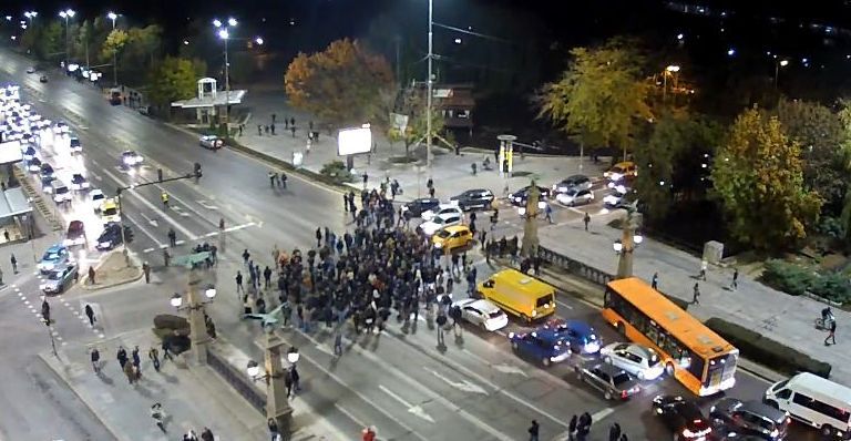 БЛИЦ TV: Обсадата на София започва! Полицаите затвориха &quot;Орлов мост&quot;!