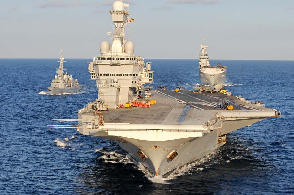 Франция пуска срещу &quot;Ислямска държава&quot; кораби начело със самолетоносач 