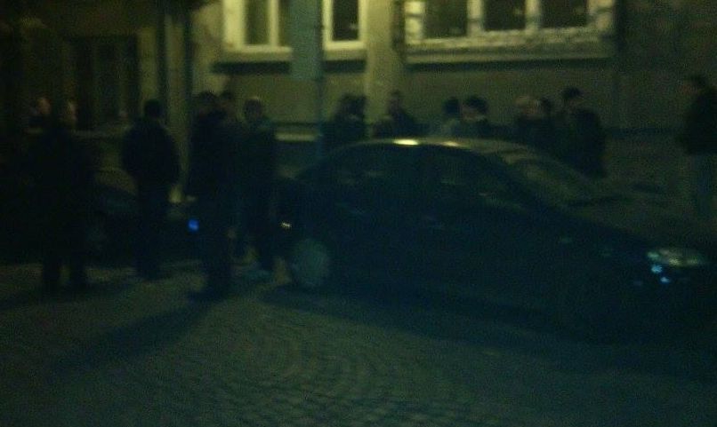 Пловдивчани поздравяват полицаите с аплодисменти 