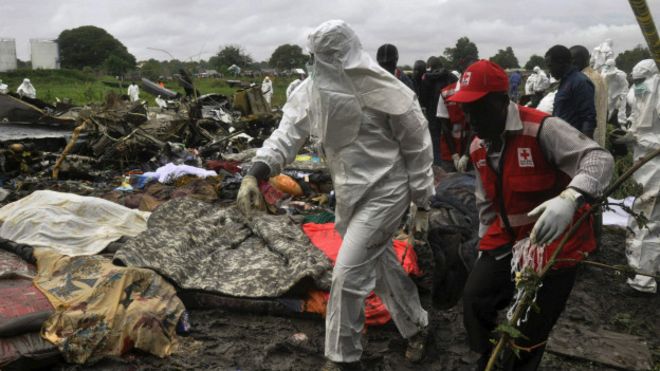 Загинала майка е успяла в последния миг да спаси детето си при самолетната катастрофа в Судан 