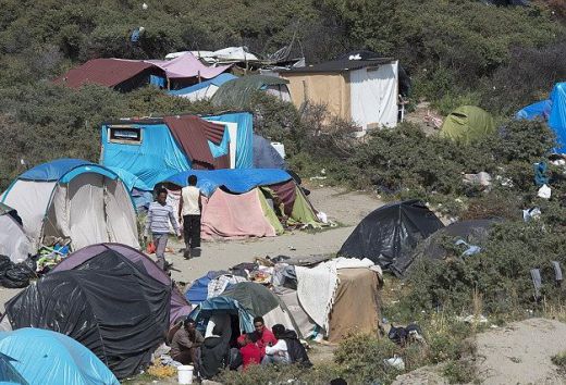 Мръсотия и пиянски свади в бежанския лагер в Кале