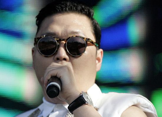 В Сеул вдигат паметник на танца към „Gangnam Style” 