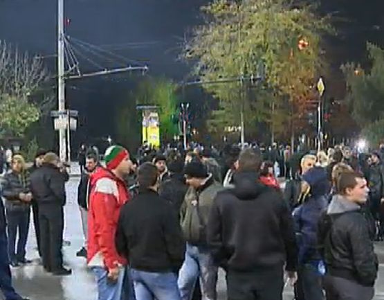 Полицаи блокираха „Орлов мост”, движението спря