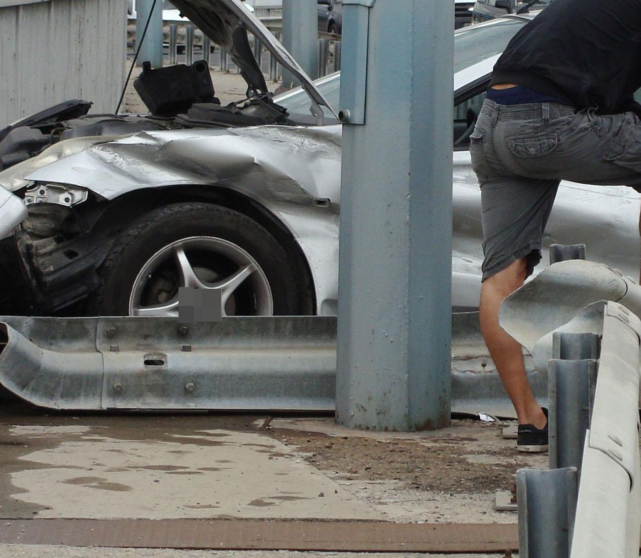 Шофьор изора тротоар и намачка ламарини на разсъмване в София
