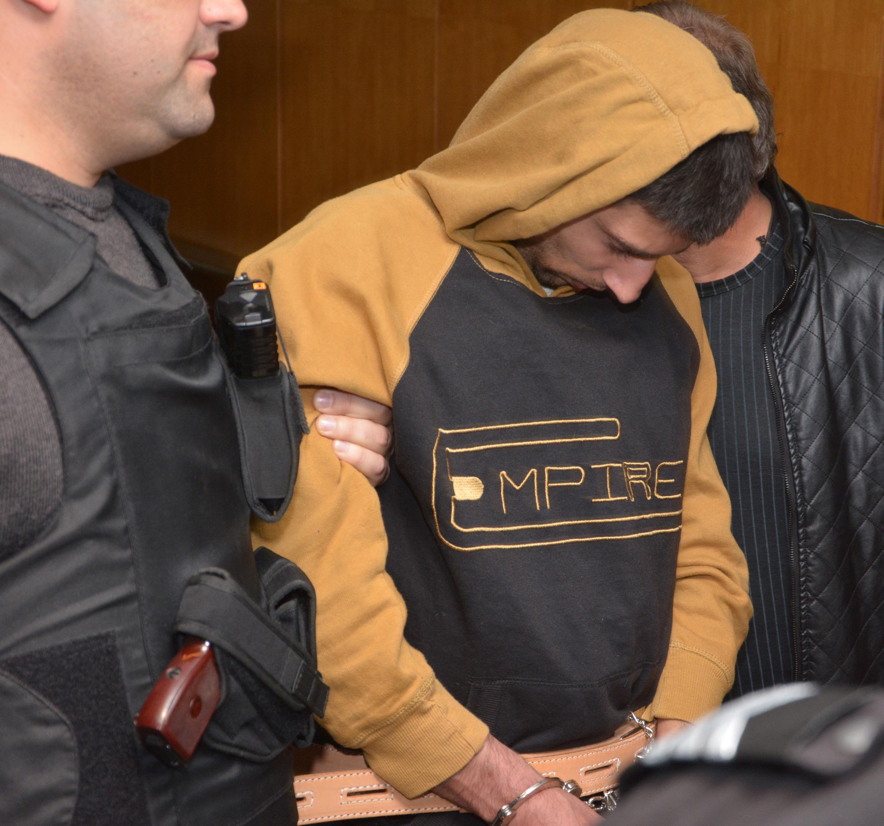 Съдът остави в ареста убиеца на 15-годишната Симона (СНИМКИ)