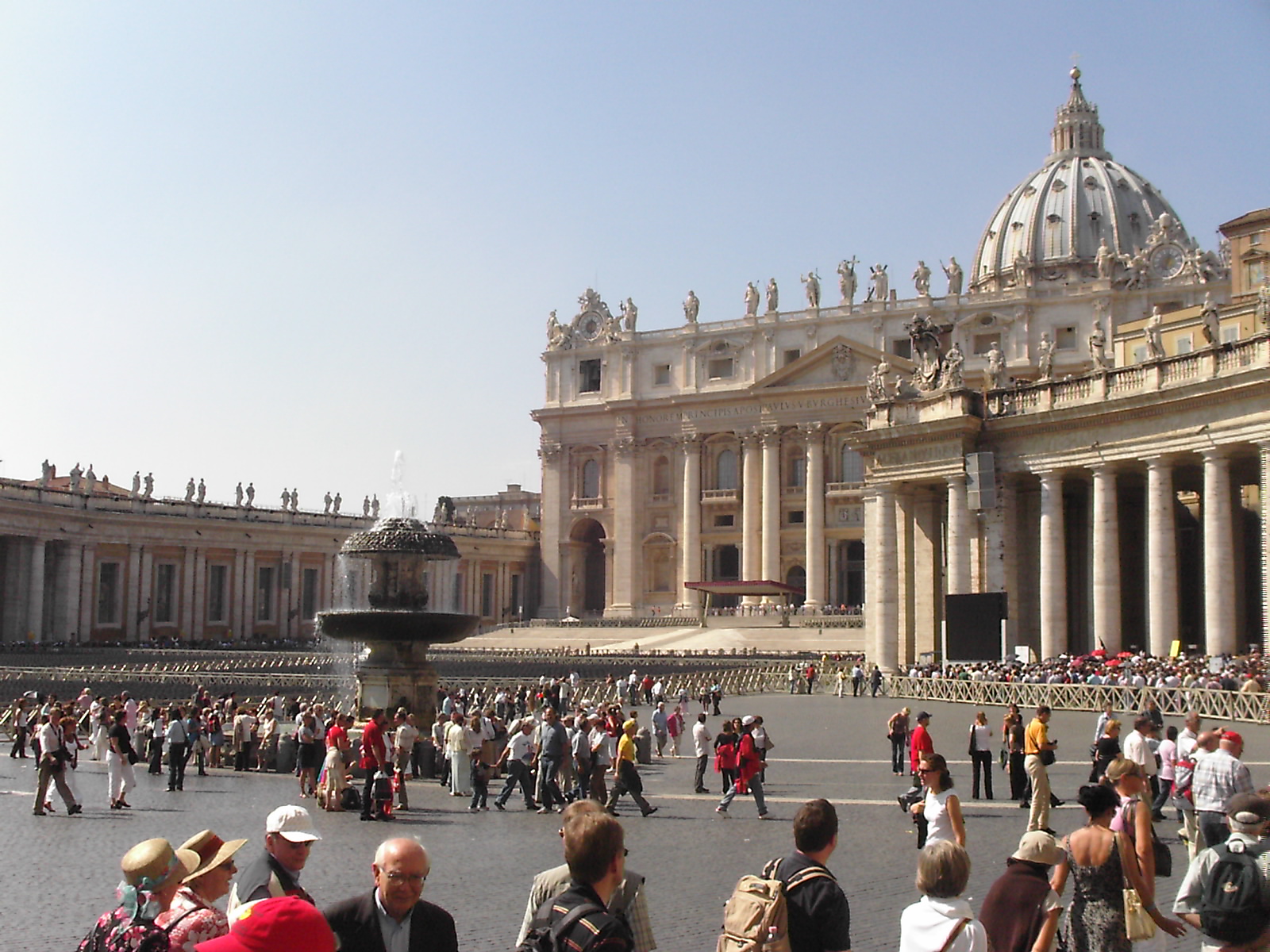 Ватиканът с &quot;гей сауни и салони за секс услуги&quot; в центъра на Рим