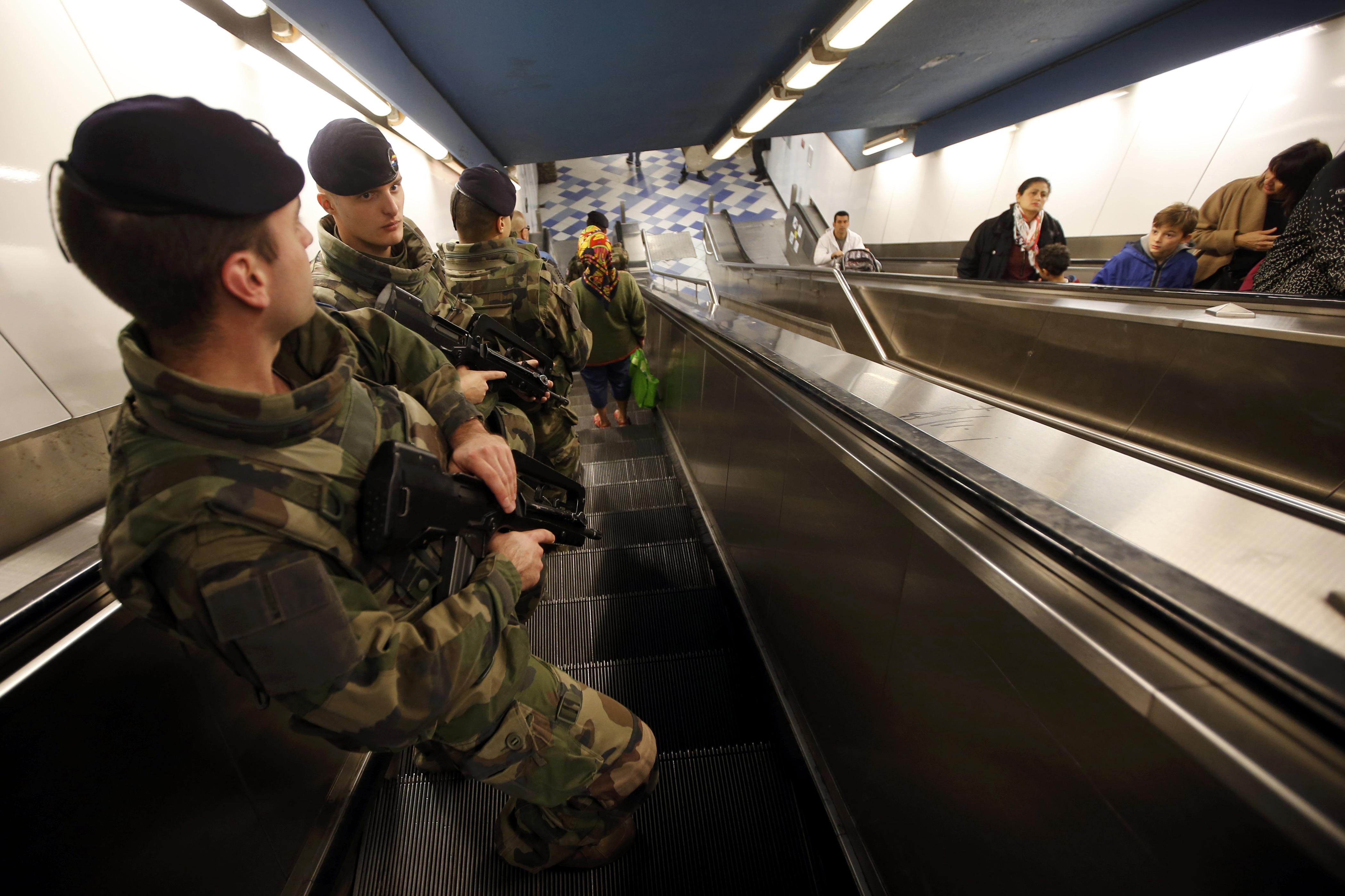 Близо 10 000 войници ще гарантират сигурността във Франция 