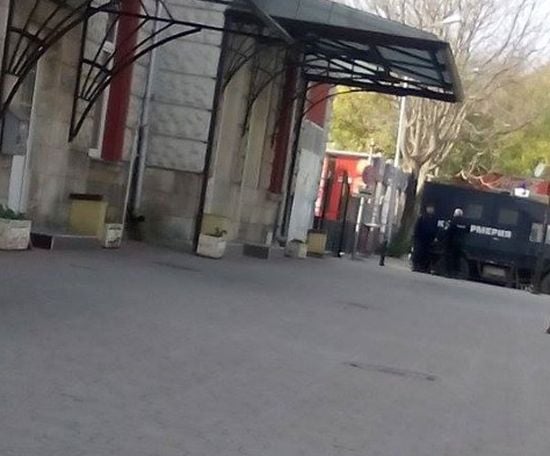 Жандармерия и полиция обсадиха варненската гара (СНИМКИ)