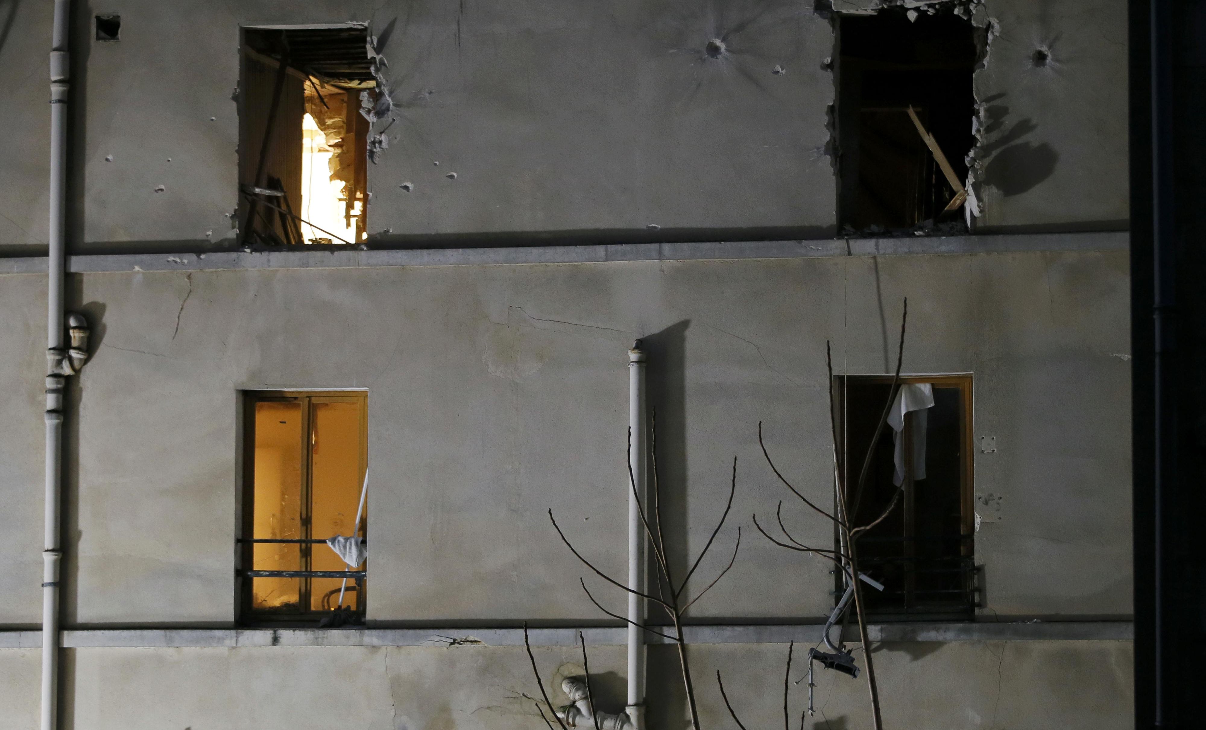 Трети труп изровиха в развалините на изтърбушения апартамент в „Сени Дени”