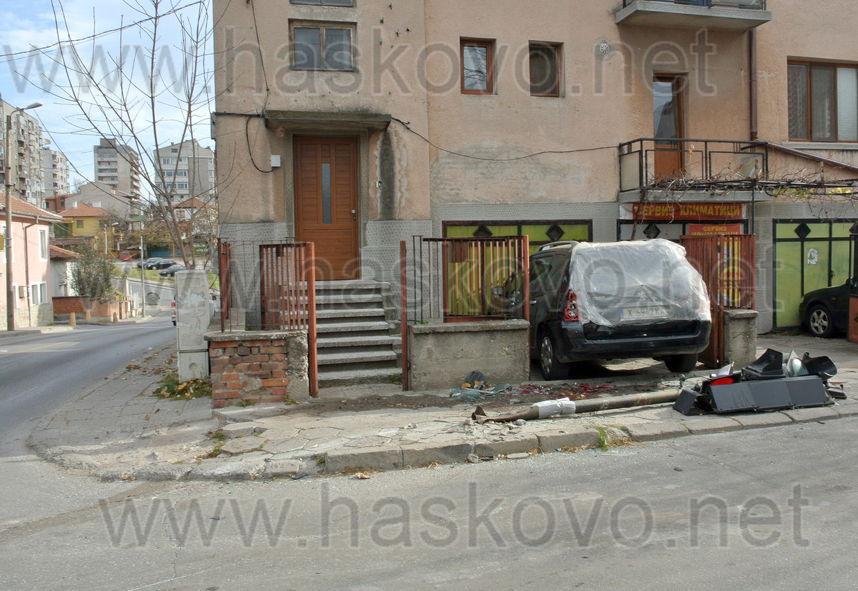 Улица остана без светофар след зверско меле в Хасково  (СНИМКИ)