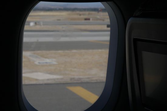 Пътници от самолета, кръжал над София: Кацнахме в тъмна нива като в Конго, два часа нямаше кой да ни отвори