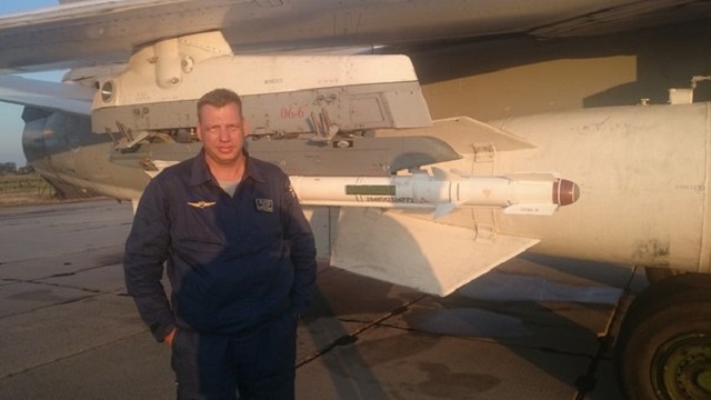 Извънредно! Разкриха кой е загиналият пилот на Су-24 (ПОТРЕСАВАЩИ СНИМКИ 18+)