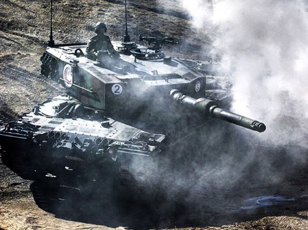 Турция докара нови 20 танка на сирийската граница, отсреща настъпва армията на Асад
