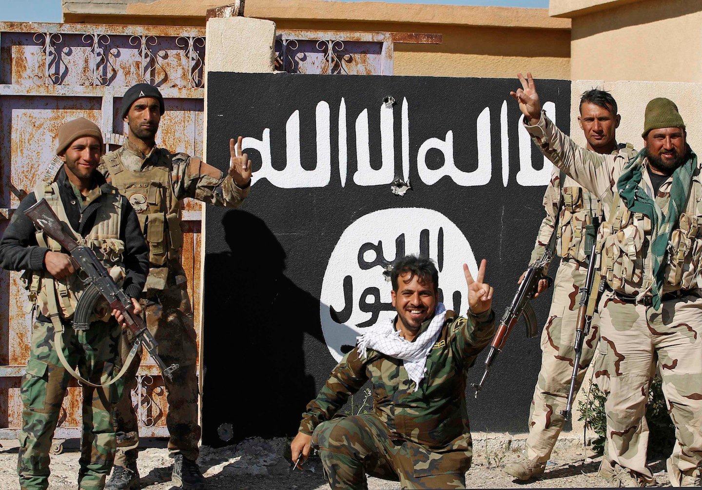 За първи път от 2014-а: Сирийската армия влезе в бастиона на Ислямска държава