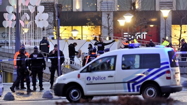 Терорист атакува с кола полицейски кордон в Белгия, открита е стрелба