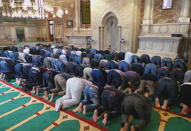 Италия закрива нелегалните джамии