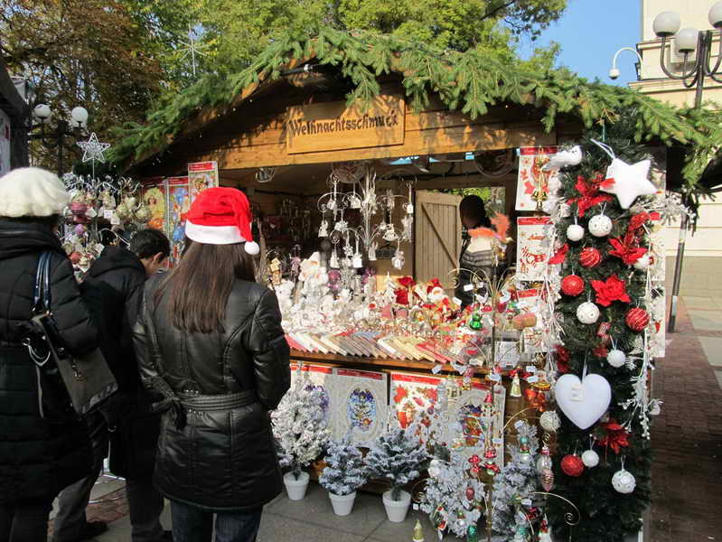 Започнаха коледните базари в София 