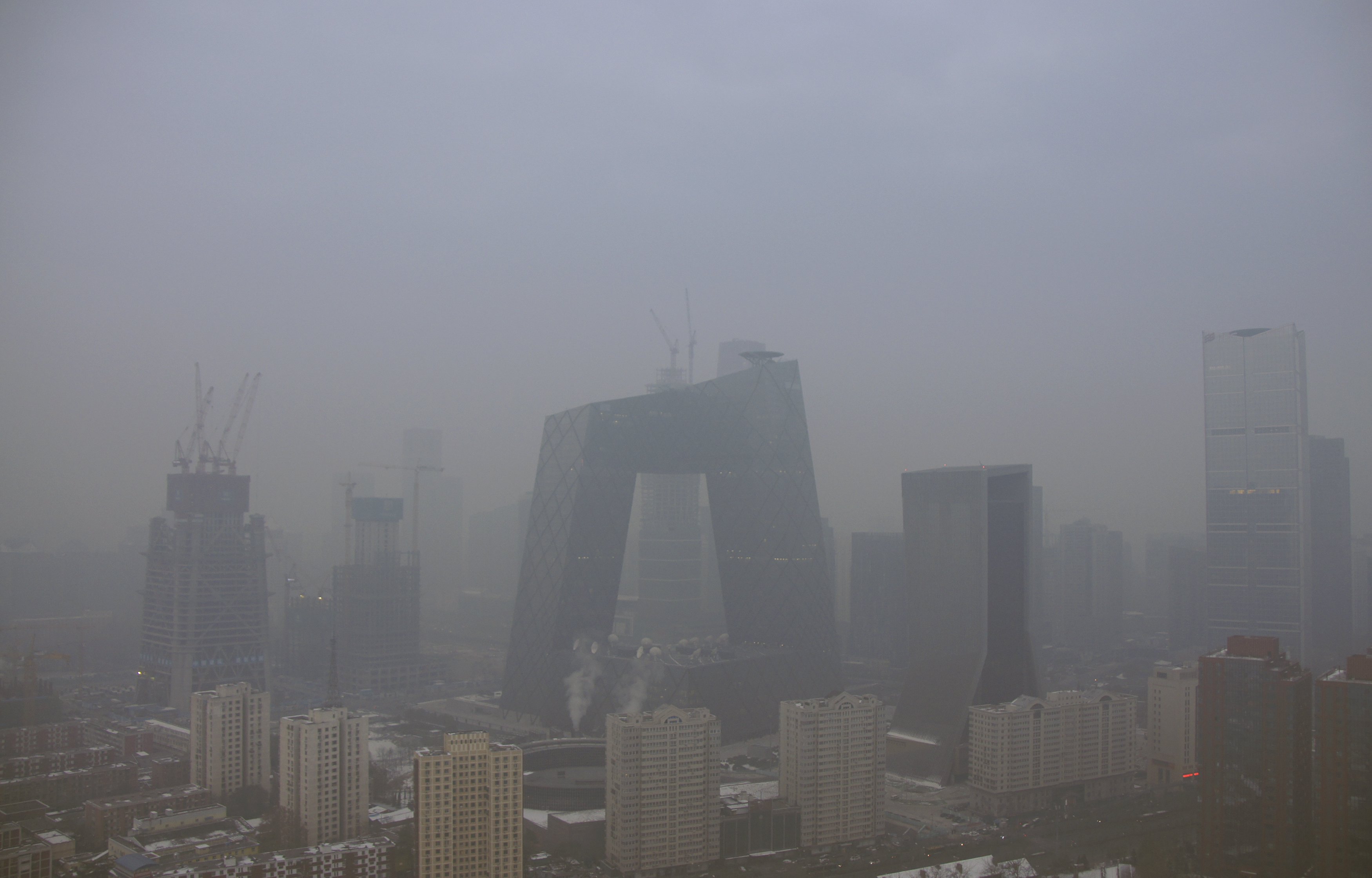 Ад в Пекин! Невиждан смог души столицата на Китай (СНИМКИ/ВИДЕО)