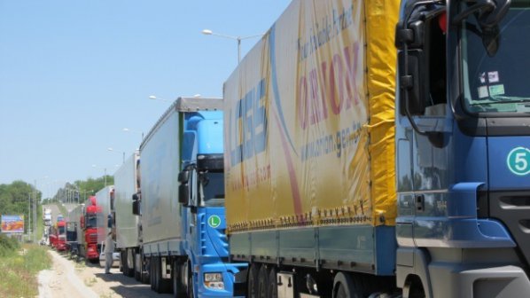 Азербайджан дава коридор на турските превозвачи след руските санкции