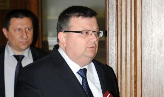 Цацаров внесе две искания за снемане имунитета на Волен Сидеров за извършени престъпления