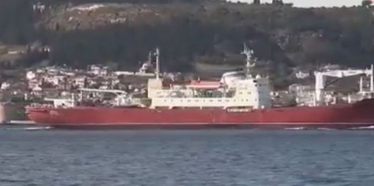 Турски медии гърмят: Наша подводница посреща руски кораби в Дарданелите (ВИДЕО)