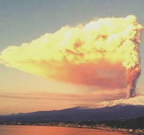 Етна изригна най-мощно от десетилетия насам (СНИМКИ/ВИДЕО)
