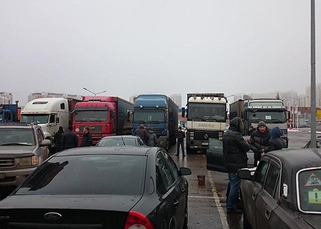 Руските превозвачи блокираха околовръстното шосе на Москва