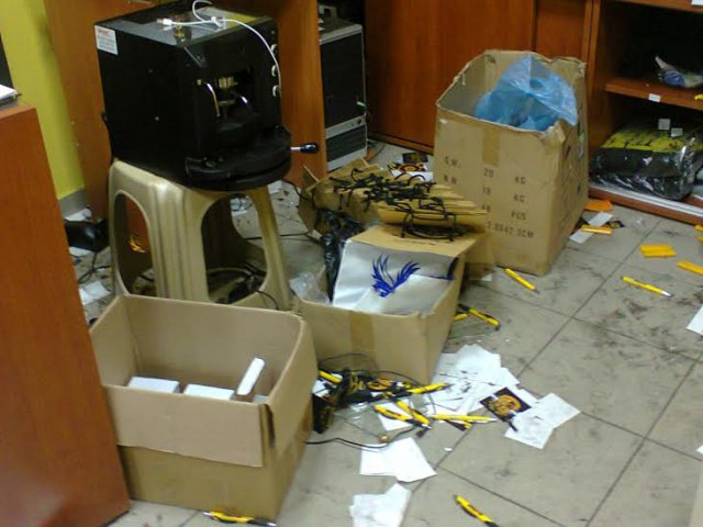 Дрогирани са разгромили и ограбили магазина на „Ботев” Пд