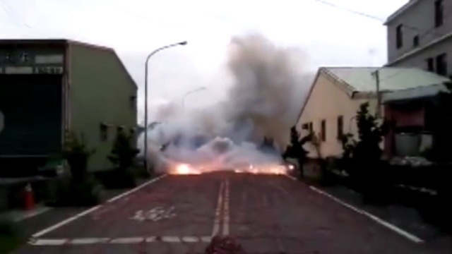 Пироман запали цяла улица (ВИДЕО)