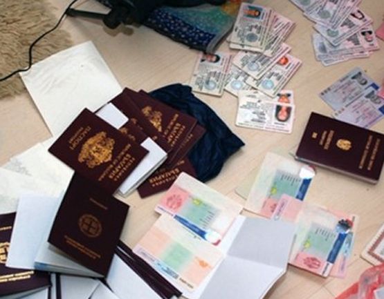 Спипаха фалшификаторка на паспорти в Пловдив 