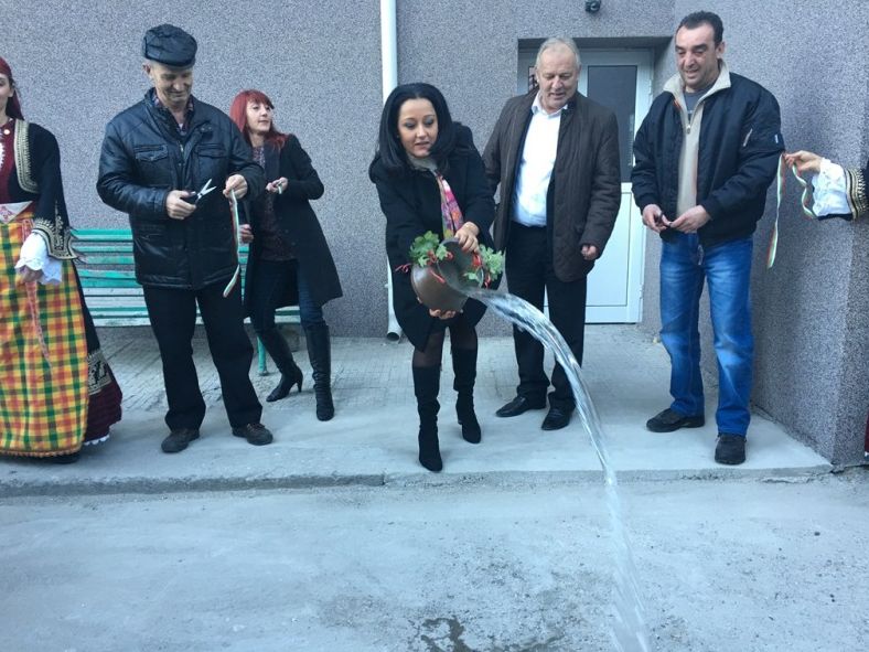 Лиляна Павлова откри официално саниран с европейски средства блок в Смолян