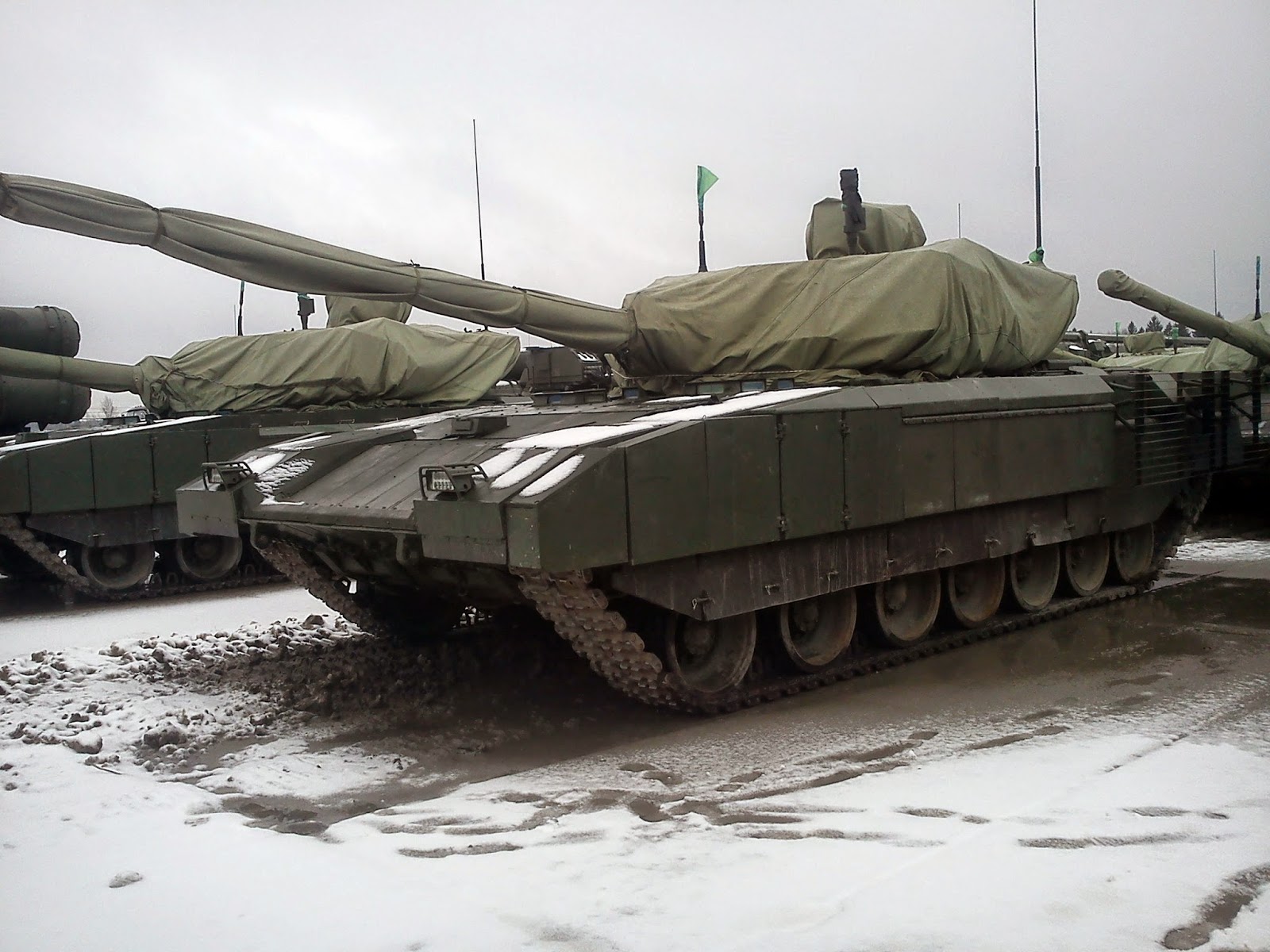 Русия се похвали с невиждана досега военна мощ - нови танкове и свръхзвукови бомбардировачи! (ВИДЕО)