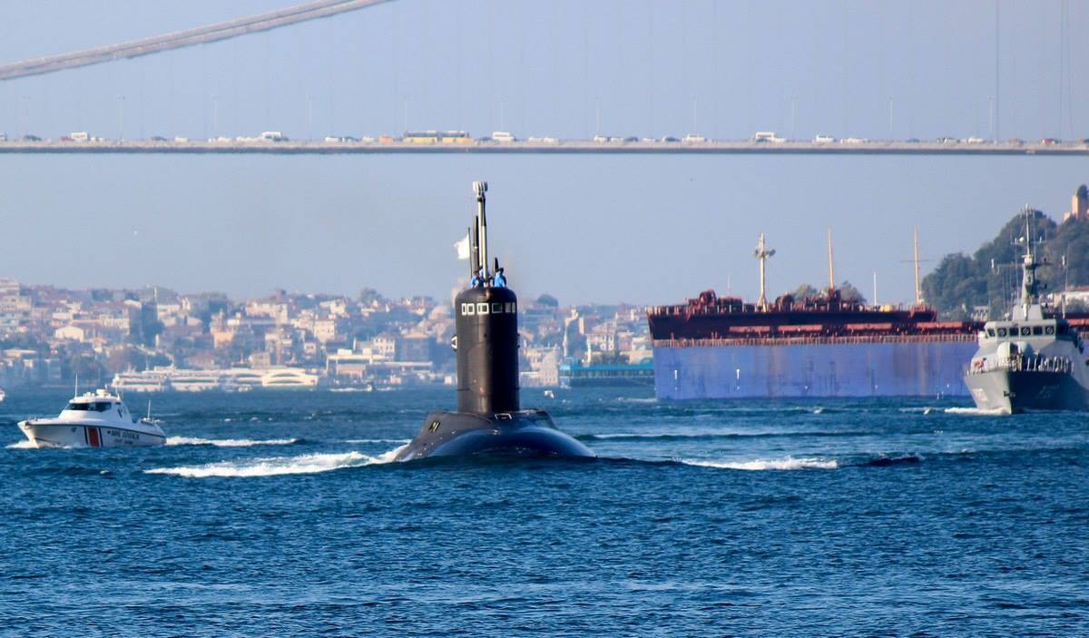 Bloomberg: Руски кораб с военен товар минал през Босфора