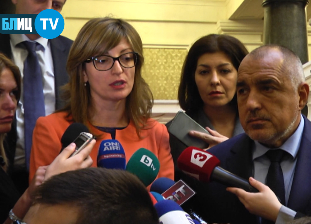 БЛИЦ TV: Премиерът доведе Екатерина Захариева в парламента
