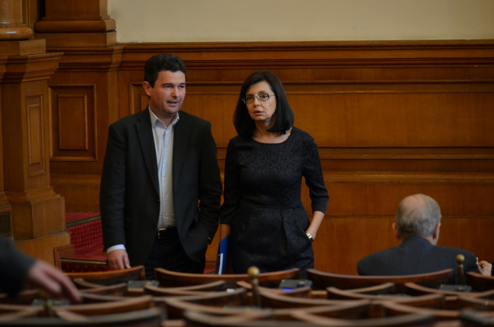 Министрите под строй в парламента за избора на Захариева
