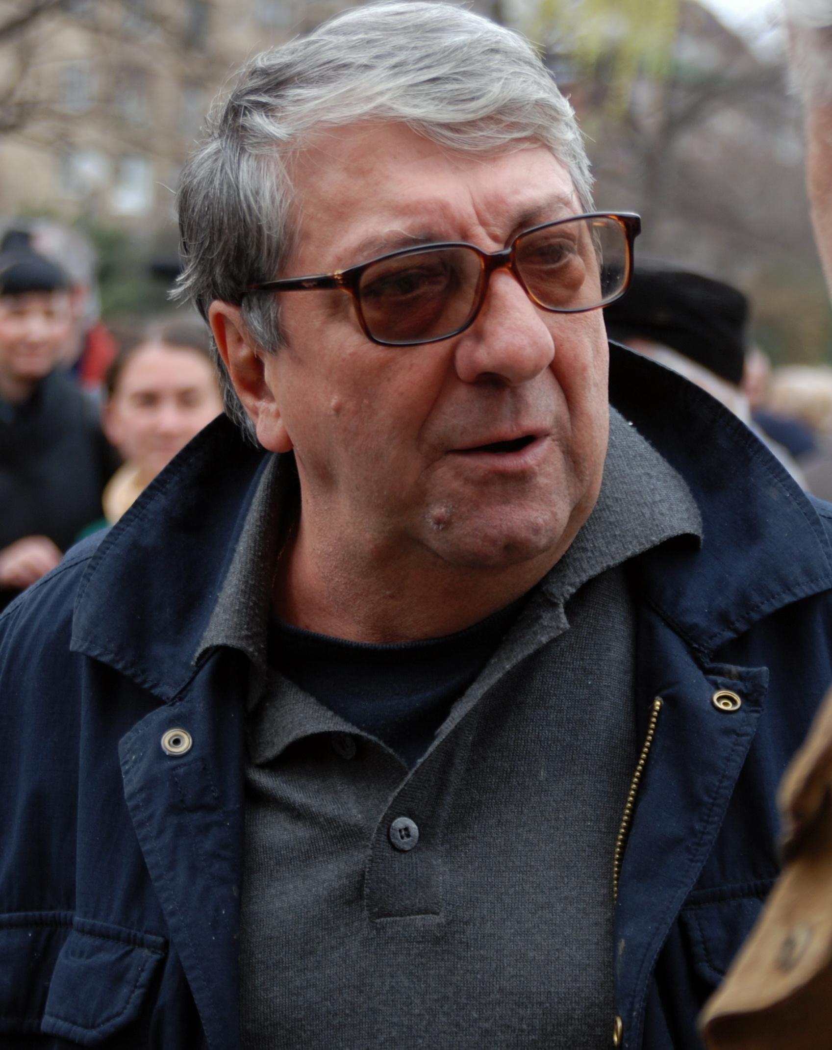 Бащата на Чочо Попйорданов избяга в Пловдив с младо гадже! Изнесе се при 42 години по-малка от него!