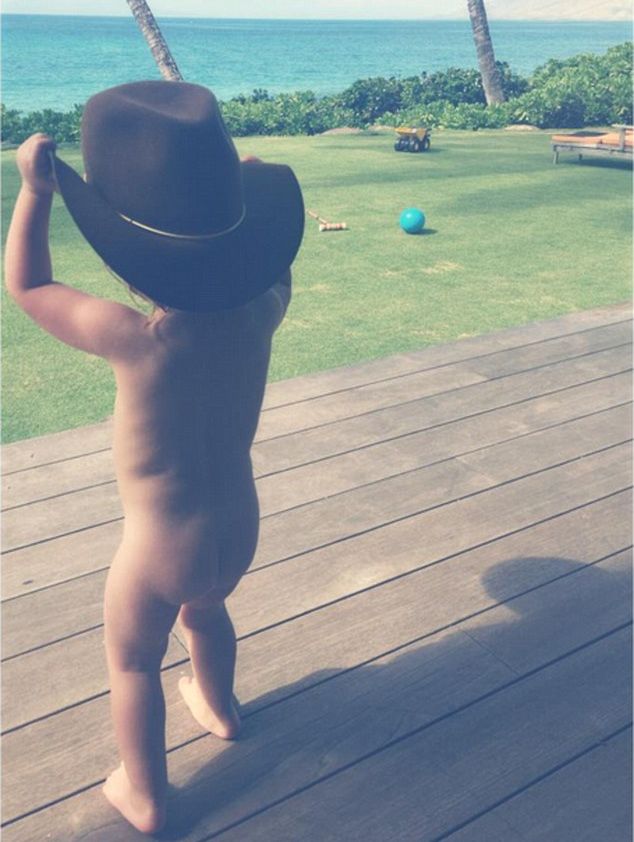 Оливия Уайлд зарадва педофилите със СНИМКА на голия си син  