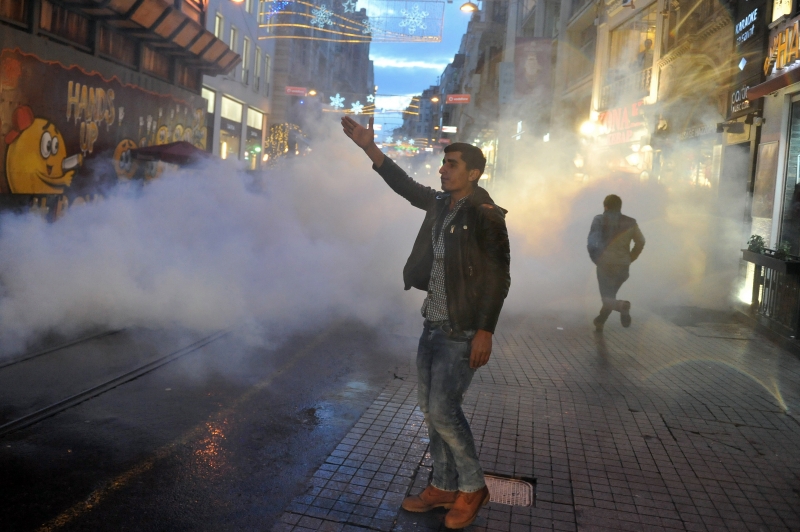 „Тудейс Заман“: Турция е на ръба на гражданска война