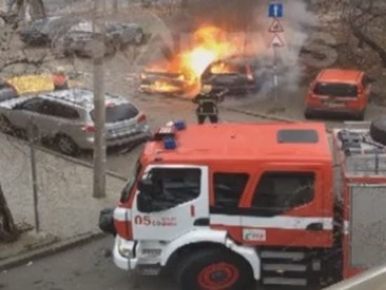 Две коли изгоряха в София (ВИДЕО)
