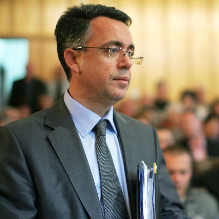 Хасан Азис отказва депутатското място, остава кмет на Кърджали