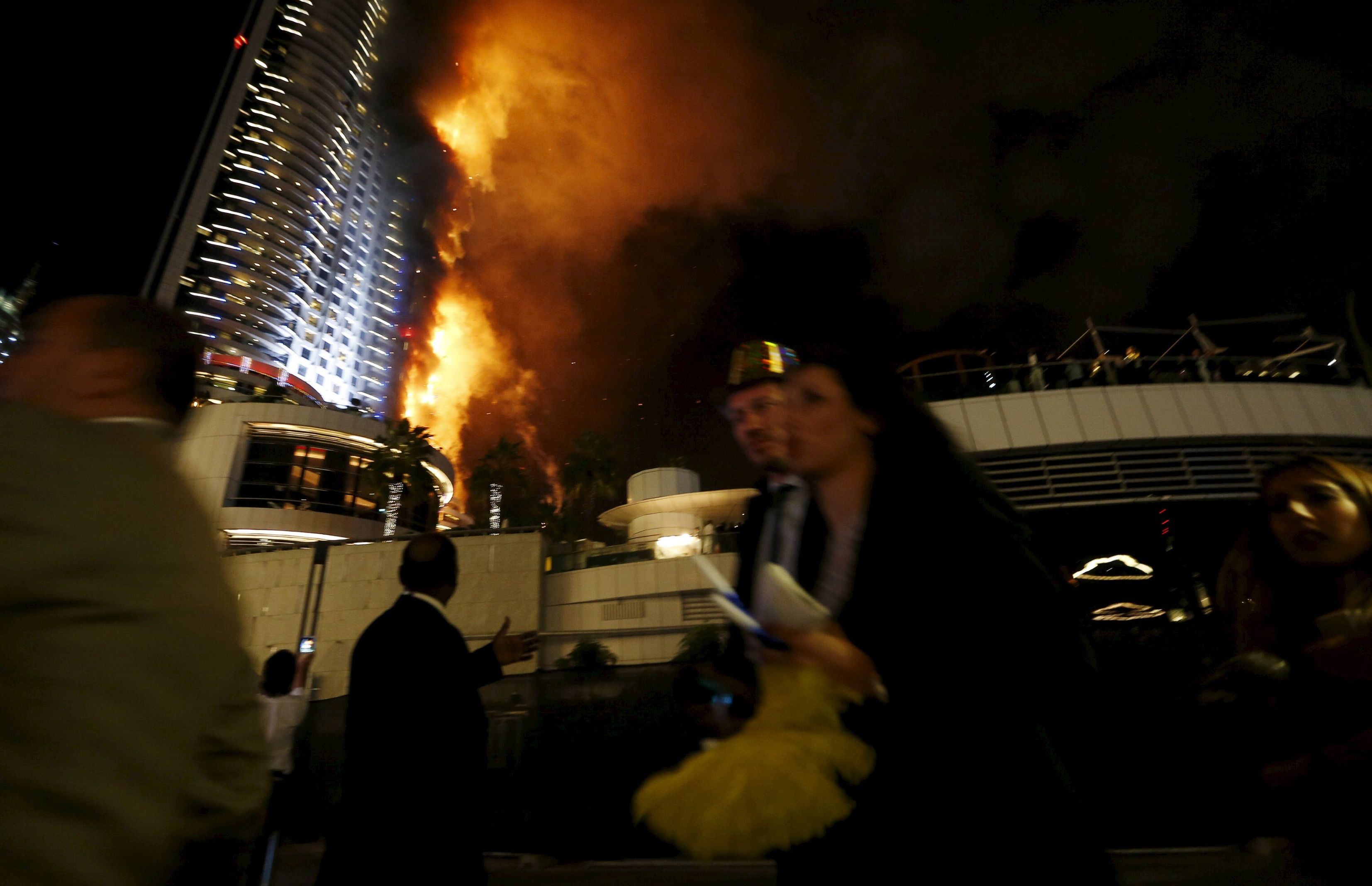 Очевидец на пожара в Дубай: За 5 минути огънят стигна до покрива!